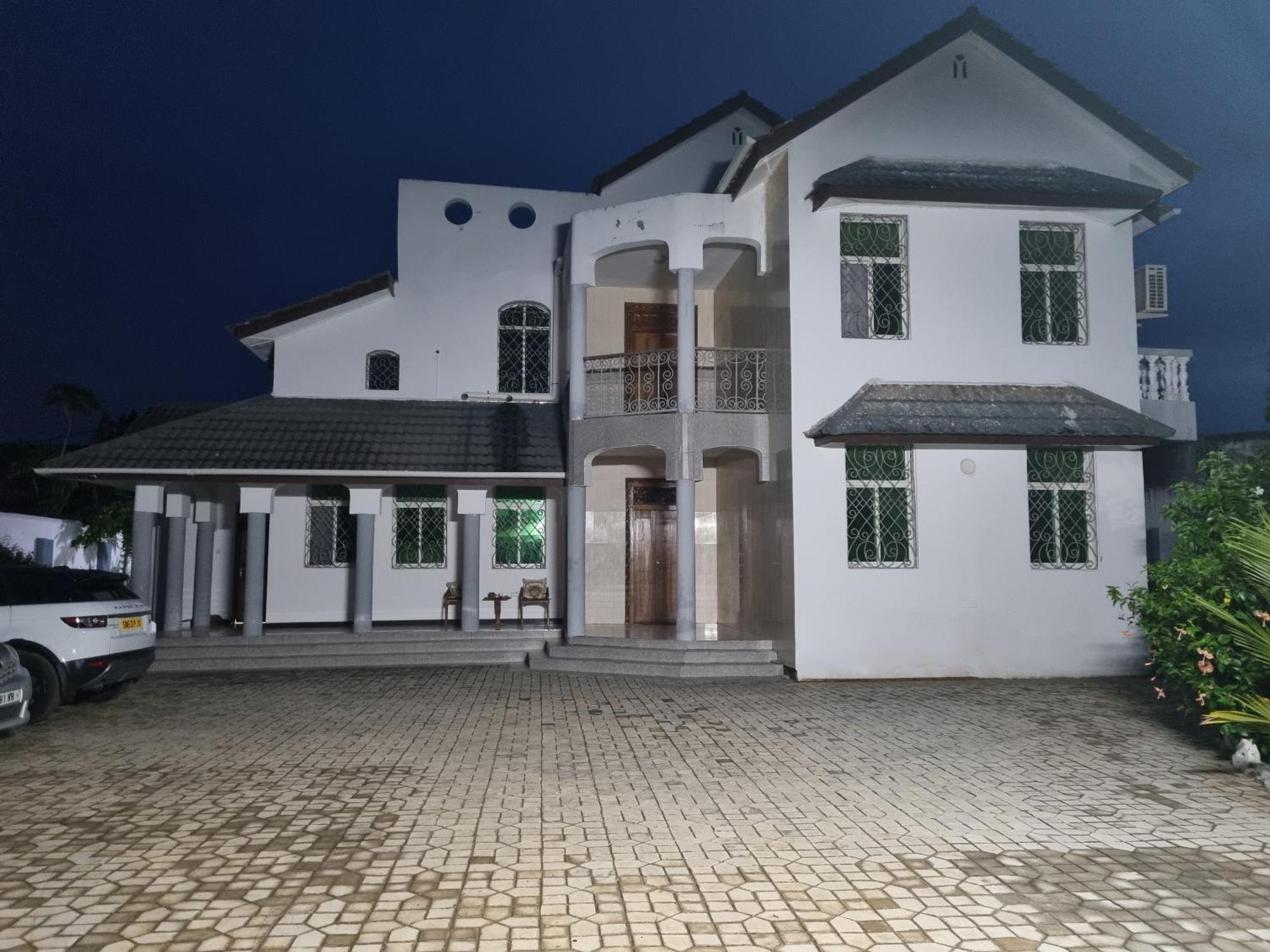64 Zenj House Luxury Airport B&B Mbweni Екстер'єр фото