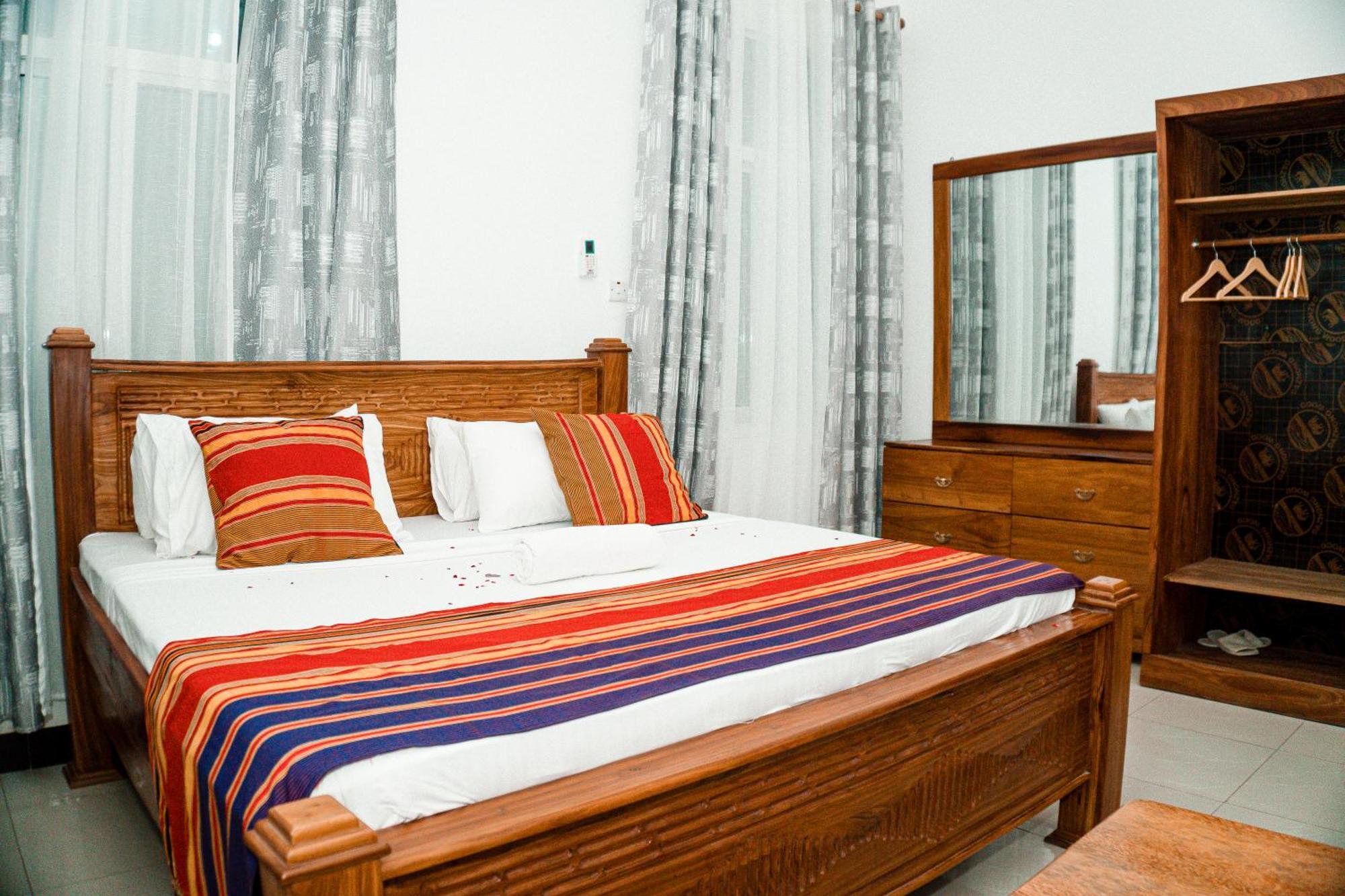 64 Zenj House Luxury Airport B&B Mbweni Екстер'єр фото
