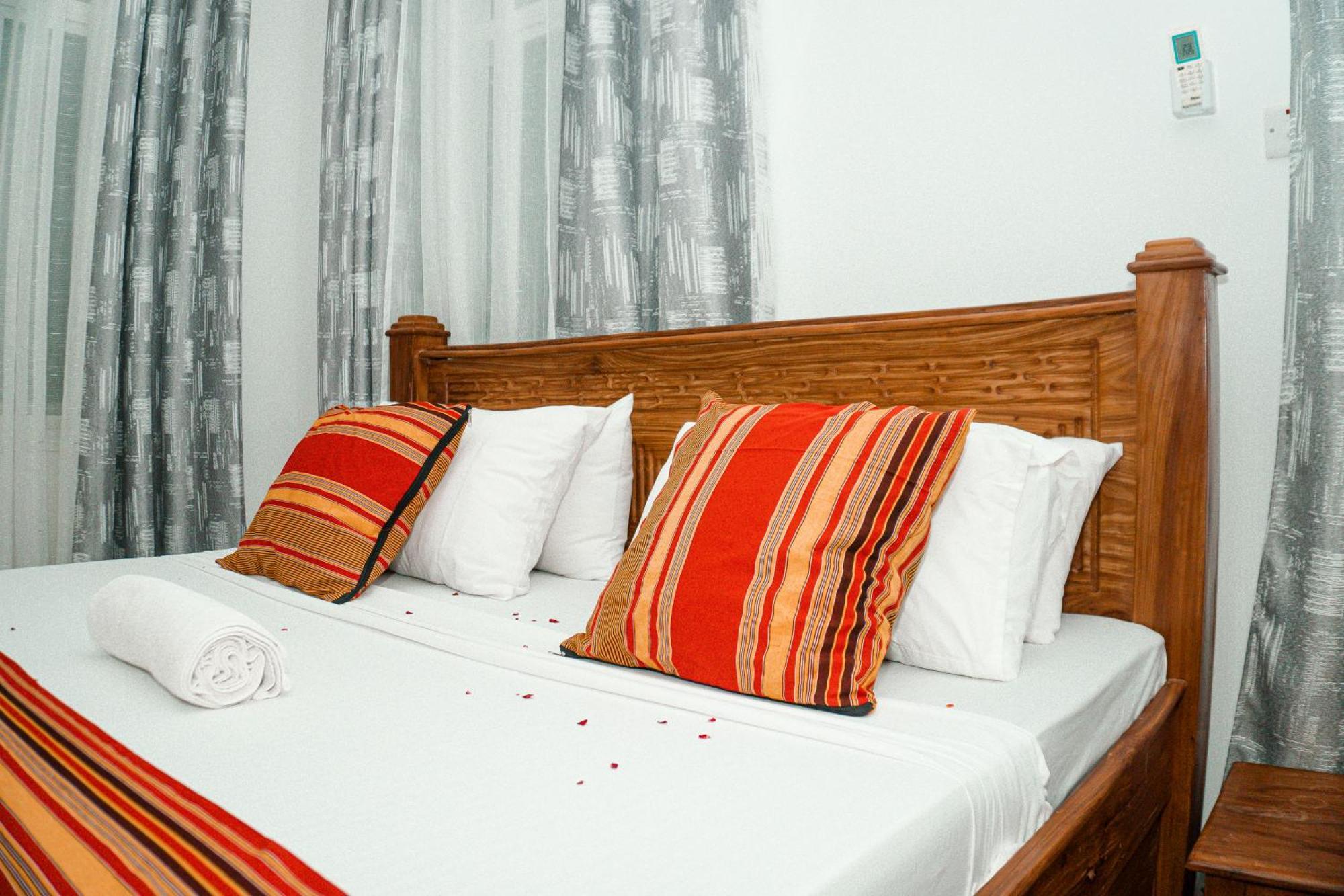 64 Zenj House Luxury Airport B&B Mbweni Екстер'єр фото