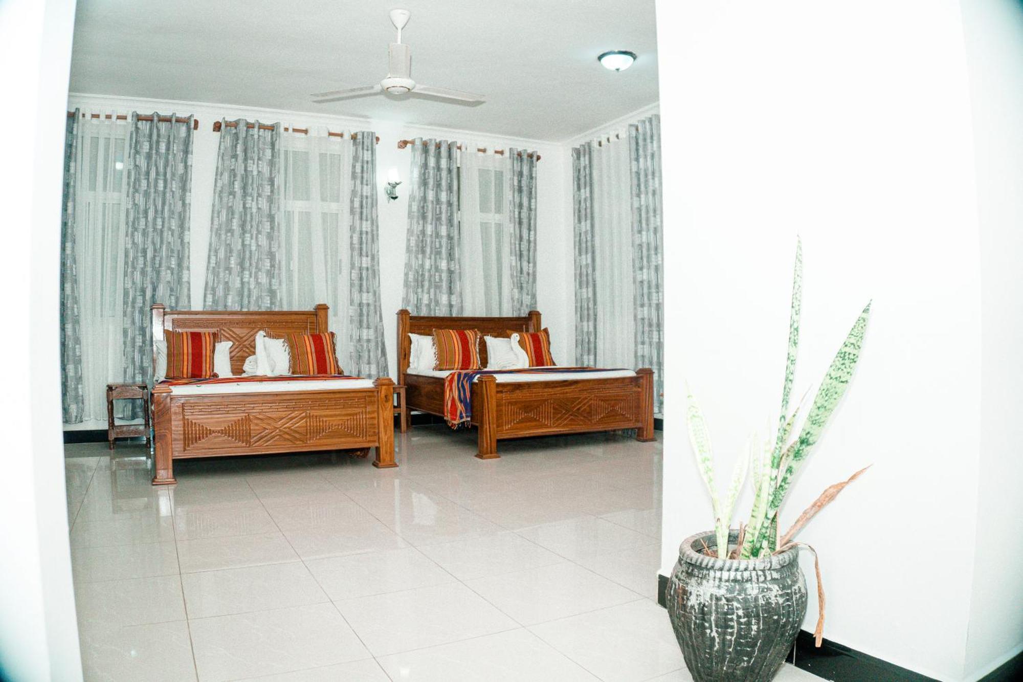 64 Zenj House Luxury Airport B&B Mbweni Екстер'єр фото